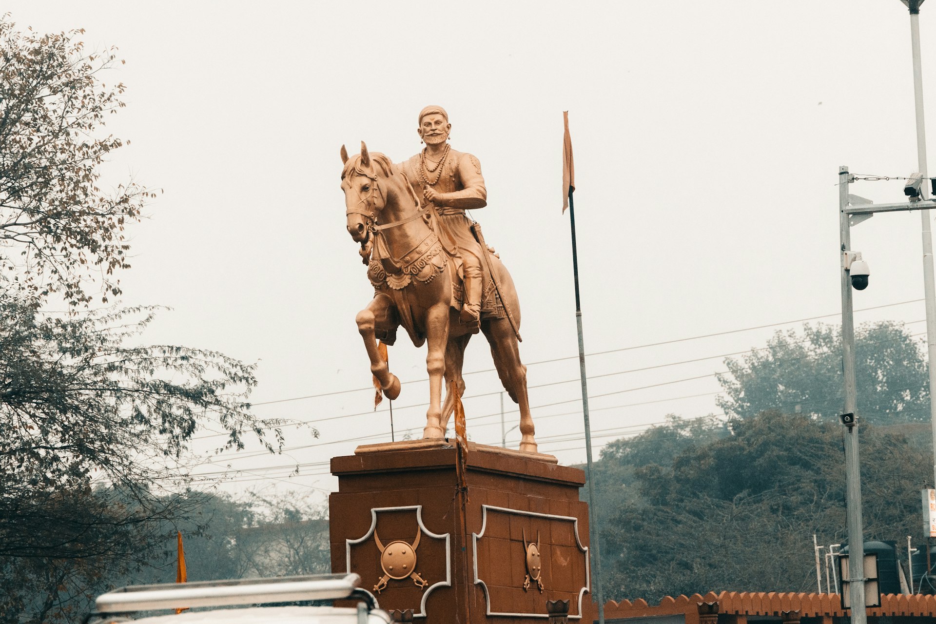 a statue of a man riding a horse
